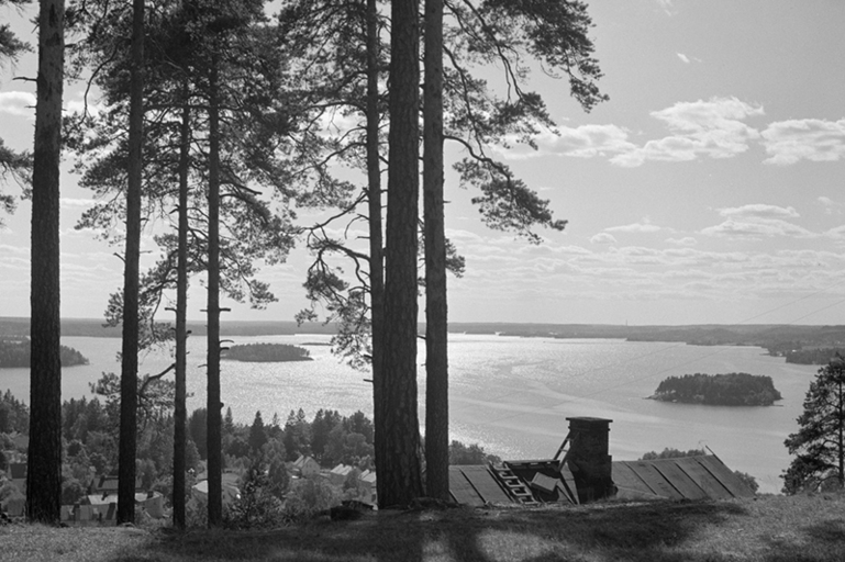 Vanha maisemakuva Pyhäjärvestä.