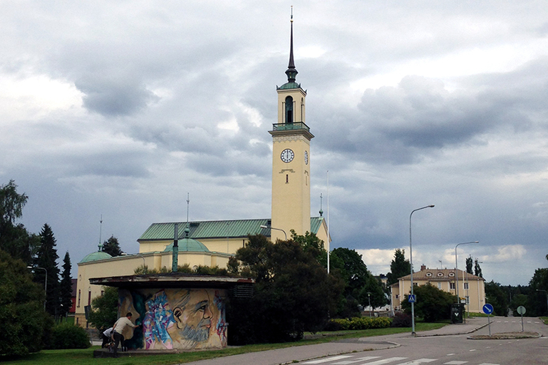 Viinikan kirkon juurella työstetään temppeliä.