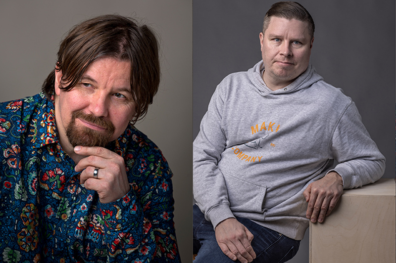 Kaksi erillistä kuvaa vierekkäin, vasemmanpuoleisessa mies hivelee partaansa ja oikeanpuoleisessa istuva mies nojaa kyynärpäällään laatikkoon.