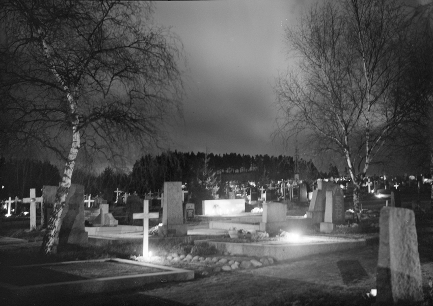 Vanha mustavalkoinen kuva Kalevankankaan hautausmaalta.